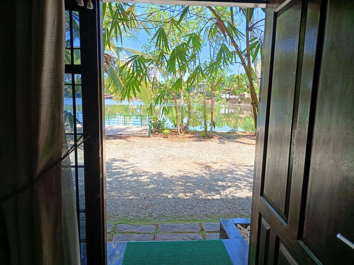 Global Backwater Resort Коллам Экстерьер фото