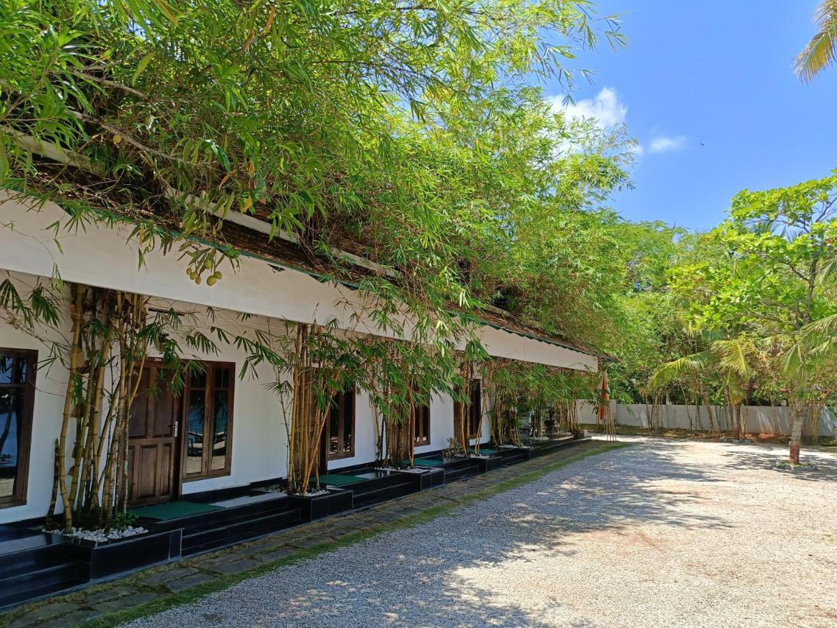 Global Backwater Resort Коллам Экстерьер фото