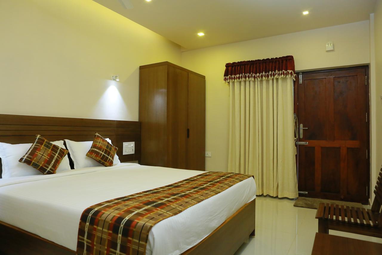 Global Backwater Resort Коллам Экстерьер фото