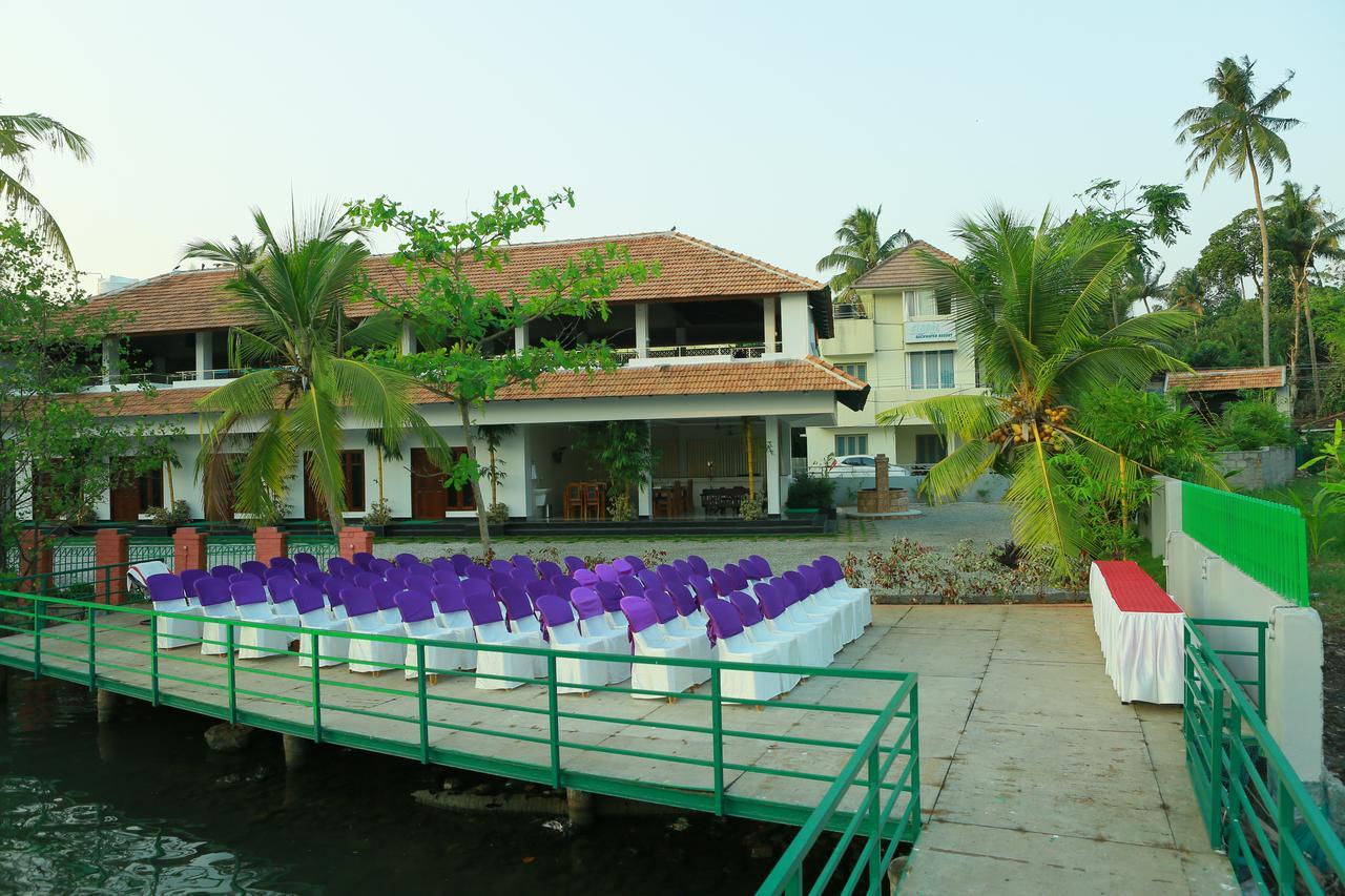 Global Backwater Resort Коллам Экстерьер фото