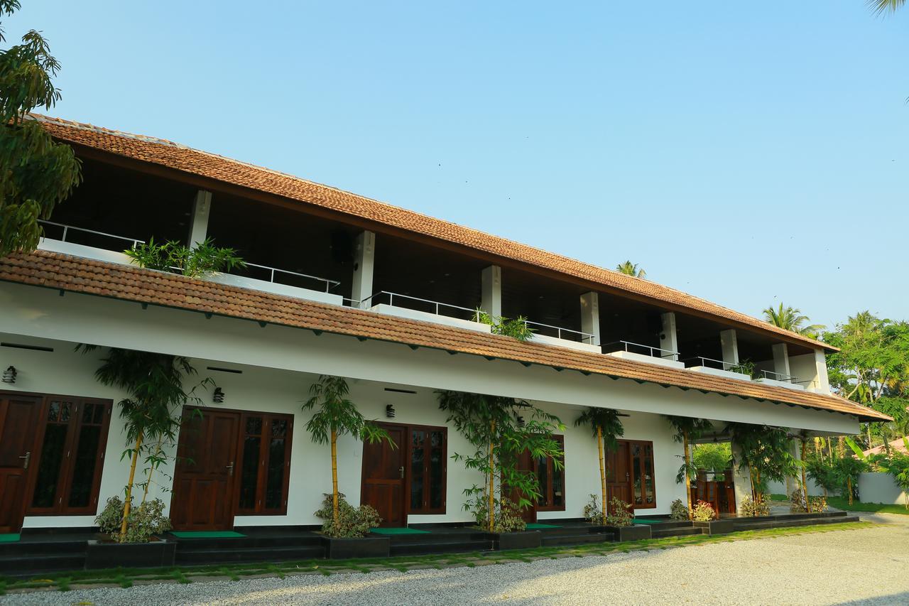 Global Backwater Resort Коллам Экстерьер фото