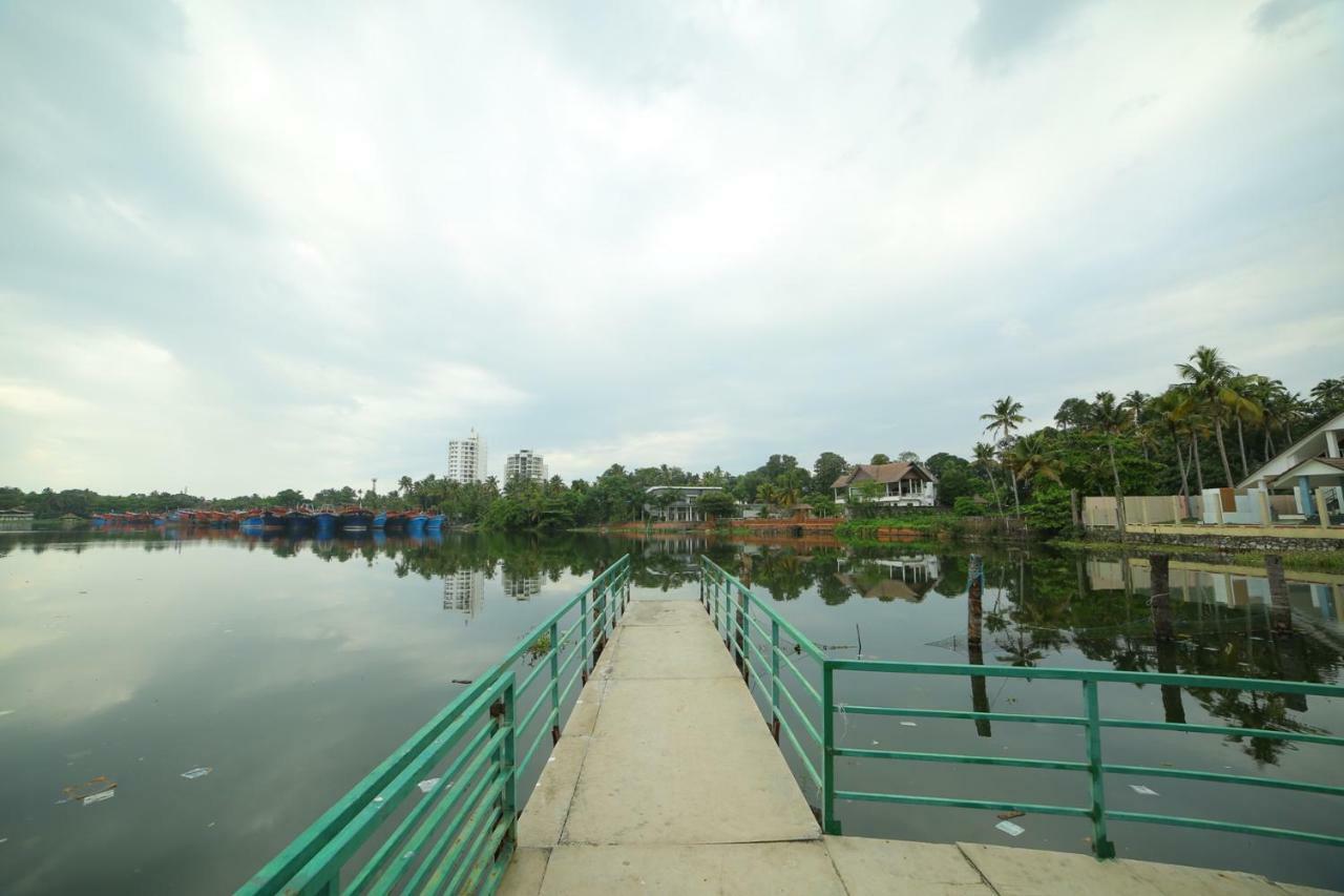 Global Backwater Resort Коллам Экстерьер фото